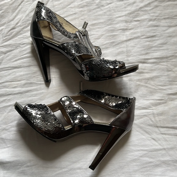 MICHAEL Michael Kors Berkley T-Strap Heel - Picture 3 of 10